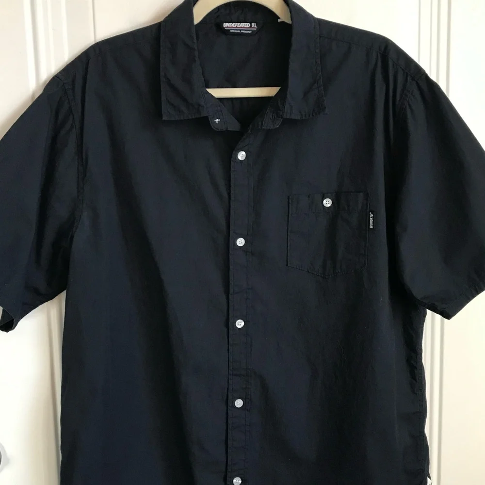 Undefeated Men’s XL Black Short Sleeve Button Up Shirt with chest pocket in EUC - Picture 5 of 14